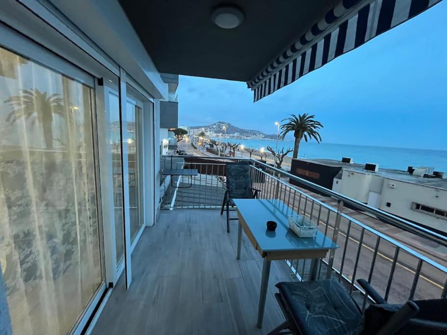 Estudio Con Impresionantes Vistas Al Mar บลาเนส ภายนอก รูปภาพ