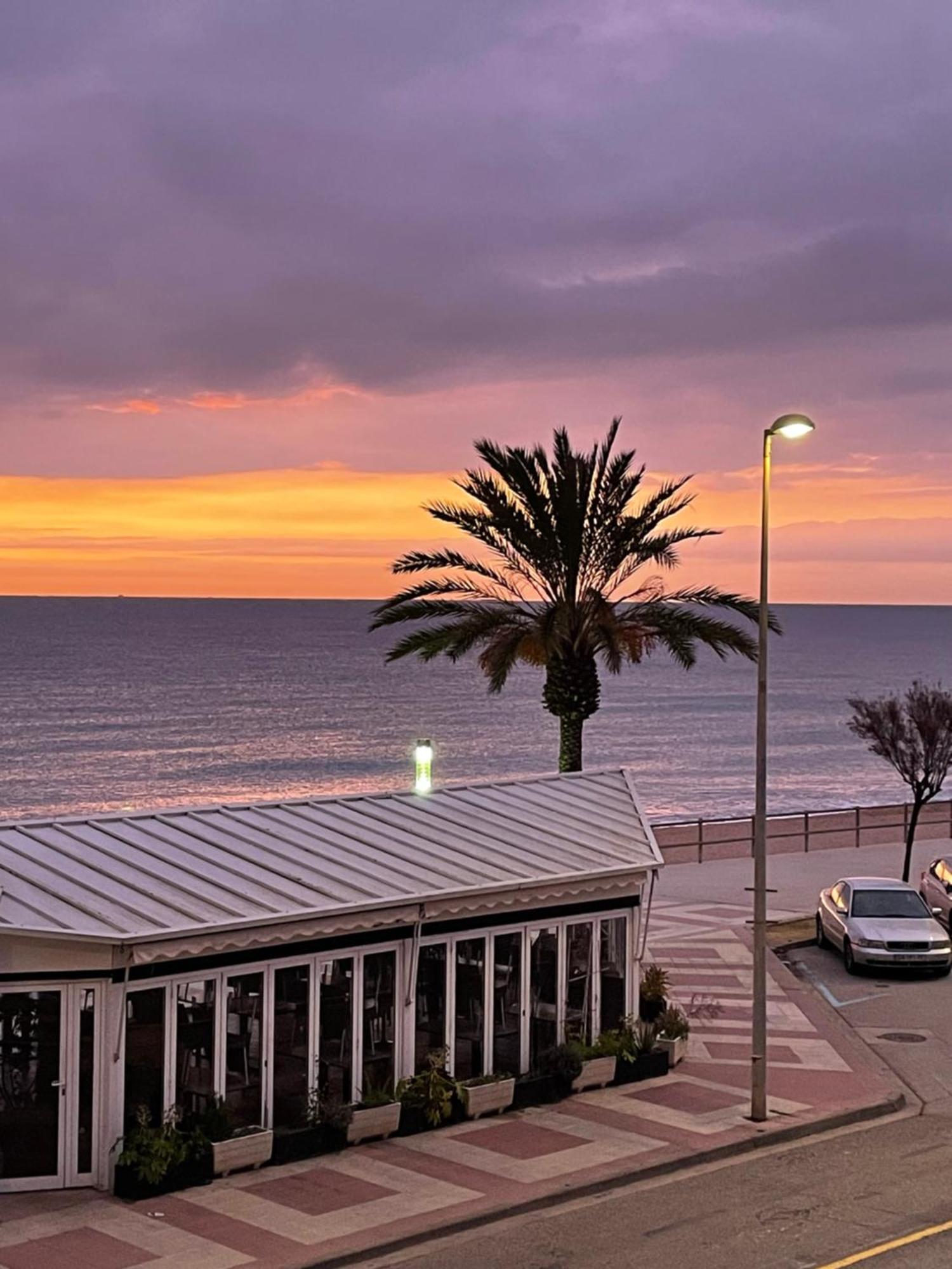 Estudio Con Impresionantes Vistas Al Mar บลาเนส ภายนอก รูปภาพ